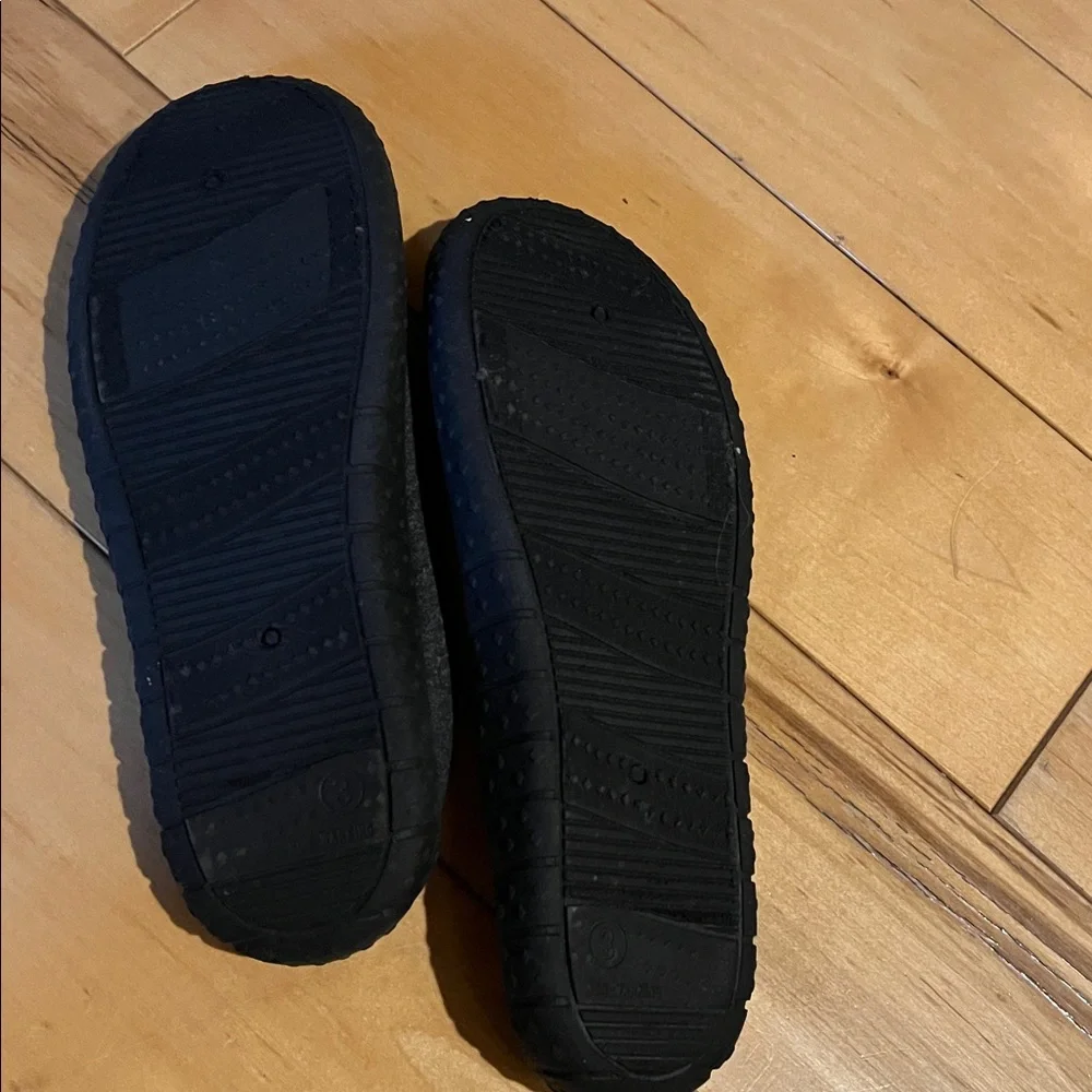 Boys Target brand black/gray/red water shoes size 3